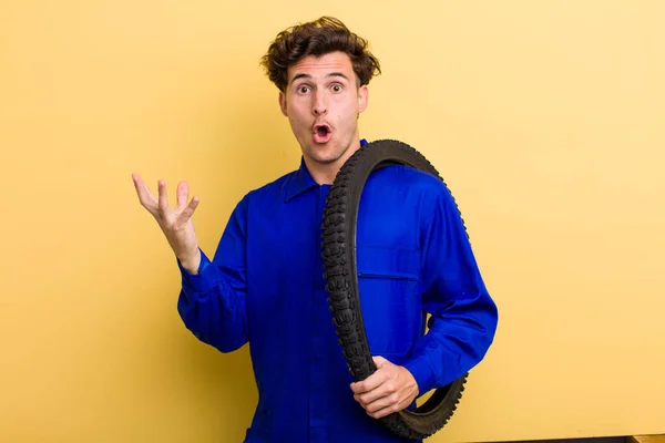 Young Handsome Guy Feeling Extremely Shocked Surprised Bike Mechanic Concept — Stock Photo, Image