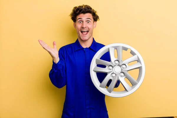 Young Handsome Teenager Feeling Happy Astonished Something Unbelievable Car Mechanic — Foto de Stock