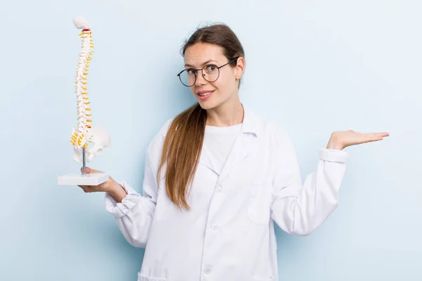 Young Adult Woman Feeling Puzzled Confused Doubting Spine Specialist Concept — Stockfoto