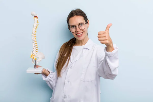 Young Adult Woman Feeling Proud Smiling Positively Thumbs Spine Specialist — Stock Fotó