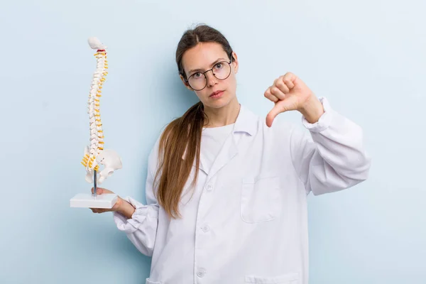 Young Adult Woman Feeling Cross Showing Thumbs Spine Specialist Concept — Stockfoto