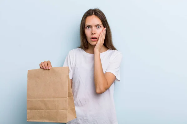 Young Adult Woman Feeling Shocked Scared Delivery Take Away Concept — Stockfoto