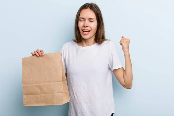 Young Adult Woman Shouting Aggressively Angry Expression Delivery Take Away — ストック写真