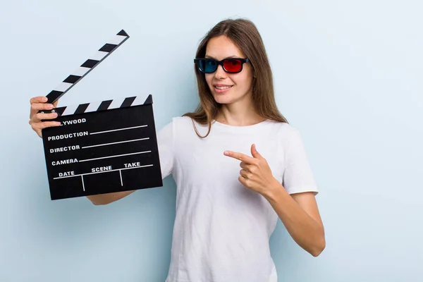 Young Adult Woman Smiling Cheerfully Feeling Happy Pointing Side Movie — Stockfoto