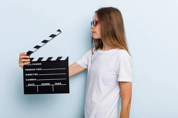 Young Adult Woman Profile View Thinking Imagining Daydreaming Movie Cinema — Stockfoto