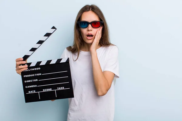 Young Adult Woman Feeling Shocked Scared Movie Cinema Concept — Stock Photo, Image