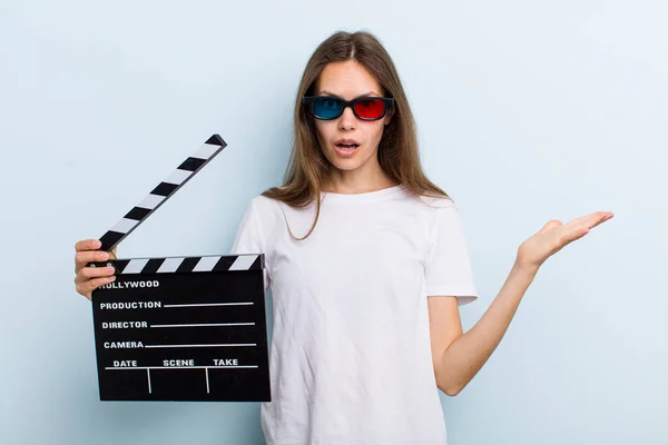 Young Adult Woman Feeling Extremely Shocked Surprised Movie Cinema Concept — Stockfoto