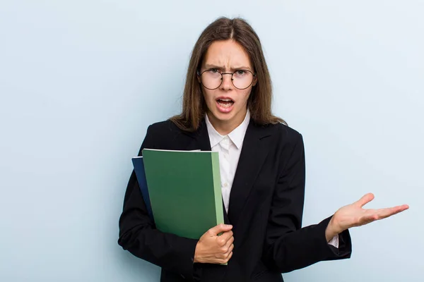 Mujer Adulta Joven Mirando Enojado Molesto Frustrado Concepto Estudiante Universitario —  Fotos de Stock