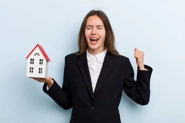 Young Adult Woman Shouting Aggressively Angry Expression — Fotografia de Stock