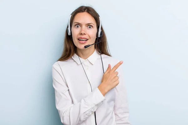 Young Adult Woman Looking Excited Surprised Pointing Side Telemarketer Concept — Stock fotografie