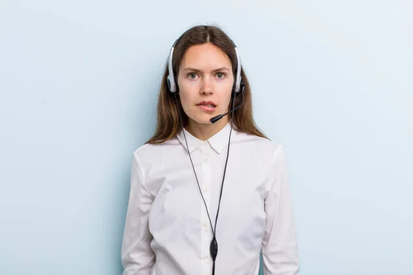 Young Adult Woman Looking Puzzled Confused Telemarketer Concept — Stock Photo, Image