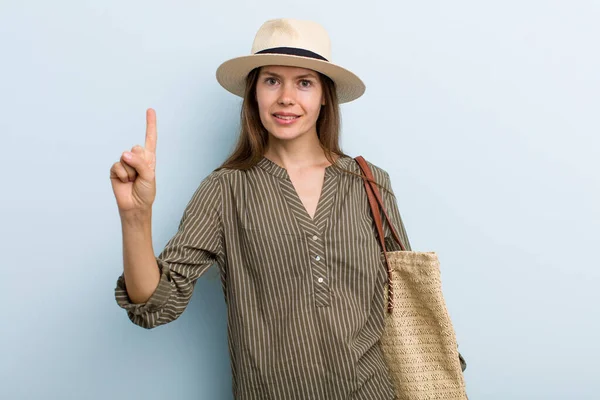 Young Adult Woman Smiling Looking Friendly Showing Number One Summer — Foto Stock