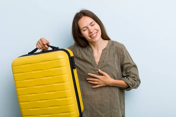 Junge Erwachsene Frau Lacht Laut Über Irgendeinen Urkomischen Witz Flugpassagierkonzept — Stockfoto