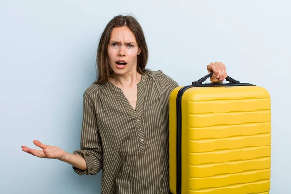 Young Adult Woman Amazed Shocked Astonished Unbelievable Surprise Flight Passenger — Stockfoto