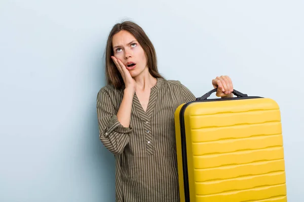 Young Adult Woman Feeling Shocked Scared Flight Passenger Concept — Stockfoto