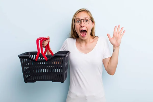 Blonde Young Adult Woman Feeling Happy Astonished Something Unbelievable Shopping — Stock Fotó