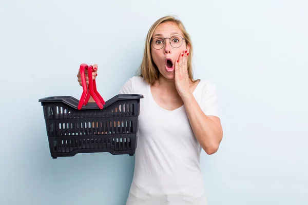 Blonde Young Adult Woman Feeling Shocked Scared Shopping Basket — Stock Fotó