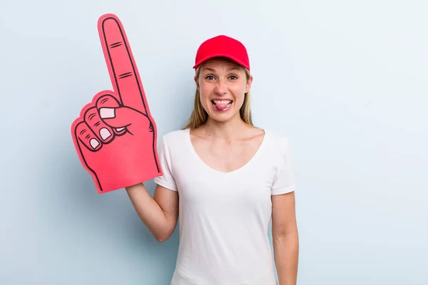 Bionda Giovane Donna Adulta Sente Disgustato Irritato Lingua Fuori Concetto — Foto Stock