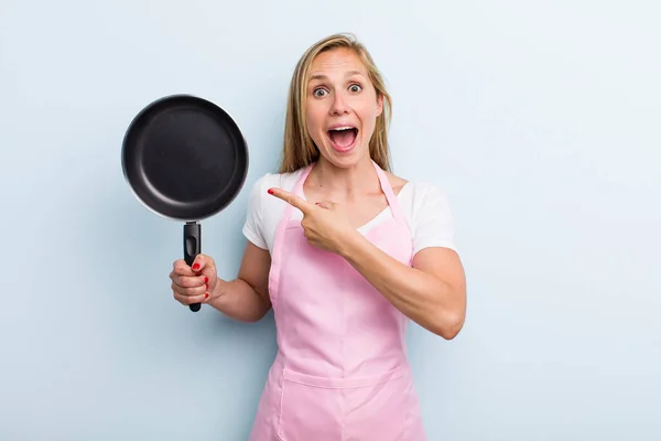 Blonde Young Adult Woman Looking Excited Surprised Pointing Side Chef — Stock Photo, Image