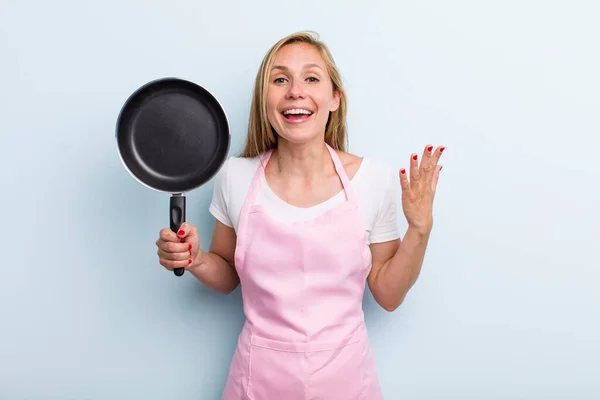 Blonde Young Adult Woman Feeling Happy Surprised Realizing Solution Idea — Stock Photo, Image