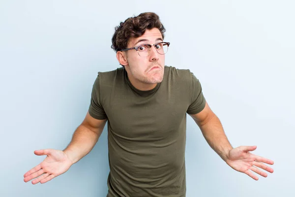 Jovem Homem Bonito Sentindo Sem Noção Confuso Não Tendo Ideia — Fotografia de Stock