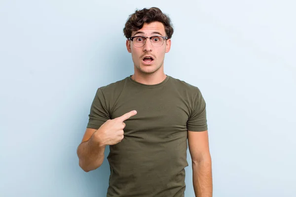 Young Handsome Man Looking Shocked Surprised Mouth Wide Open Pointing — Stock Photo, Image