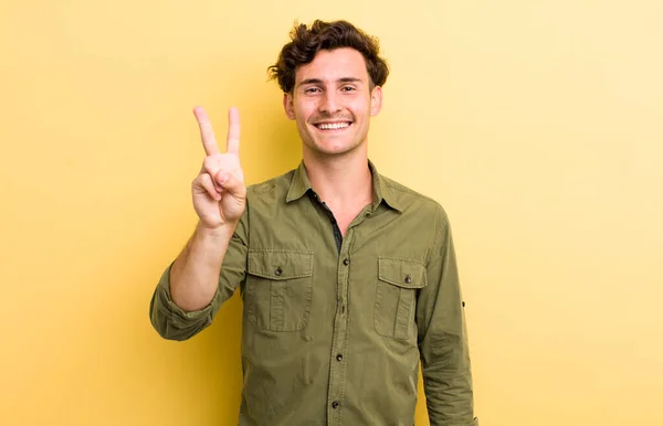 Jonge Knappe Man Glimlachend Vriendelijk Nummer Twee Tweede Tonen Met — Stockfoto