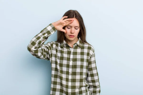 Jovem Mulher Bonita Adulto Olhando Estressado Cansado Frustrado Secando Suor — Fotografia de Stock