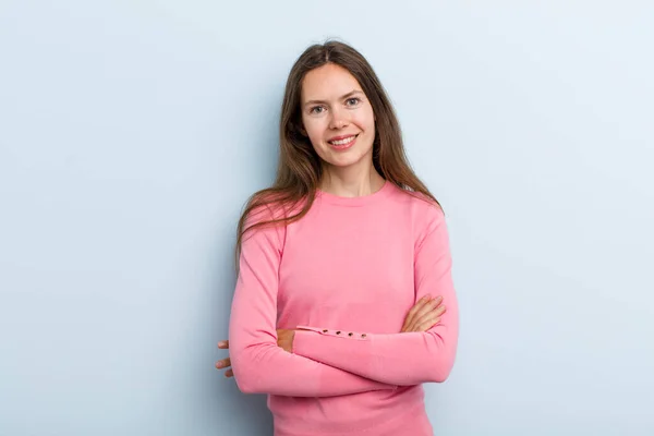 Giovane Donna Bella Adulto Guardando Come Felice Orgoglioso Soddisfatto Achiever — Foto Stock