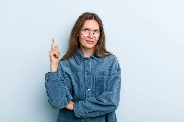 Young Adult Pretty Woman Feeling Genius Holding Finger Proudly Air — Stockfoto