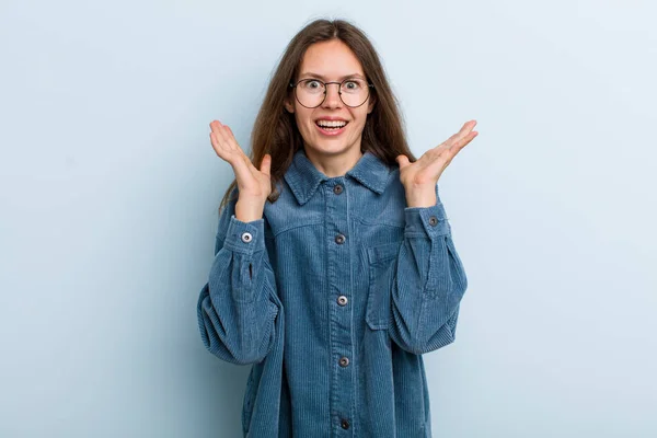 Young Adult Pretty Woman Feeling Shocked Excited Laughing Amazed Happy — Stockfoto