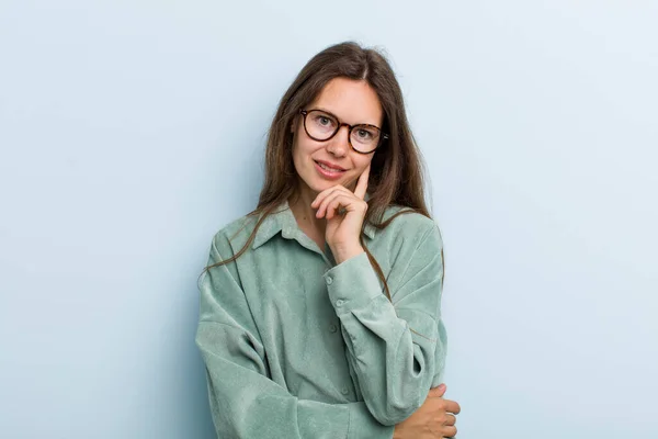 Young Adult Pretty Woman Looking Serious Confused Uncertain Thoughtful Doubting — Stockfoto