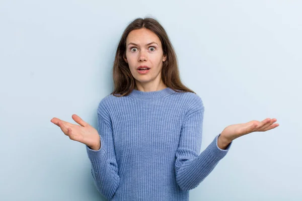Young Adult Pretty Woman Feeling Extremely Shocked Surprised Anxious Panicking — Stockfoto