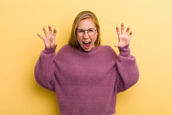 Young Adult Blonde Pretty Woman Screaming Panic Anger Shocked Terrified — Stockfoto