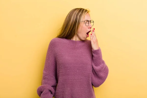 Young Adult Blonde Pretty Woman Yawning Lazily Early Morning Waking — Stock Photo, Image