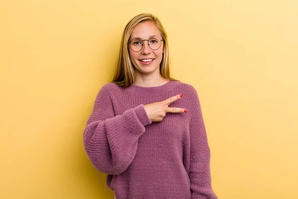 Young Adult Blonde Pretty Woman Feeling Happy Positive Successful Hand — Stockfoto