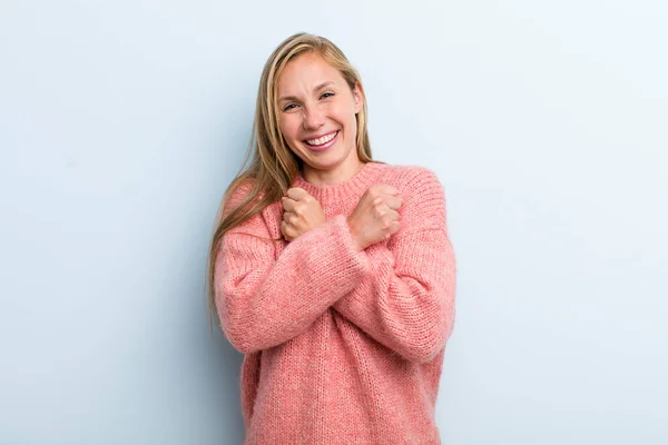 Young Adult Blonde Pretty Woman Smiling Cheerfully Celebrating Fists Clenched — Stockfoto