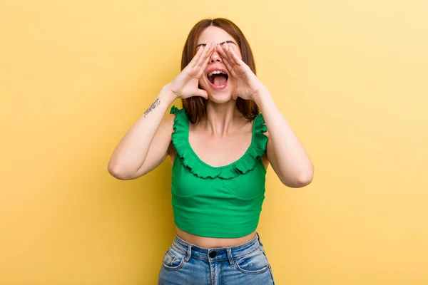 Jovem Mulher Bonita Adulto Sentindo Feliz Animado Positivo Dando Grande — Fotografia de Stock