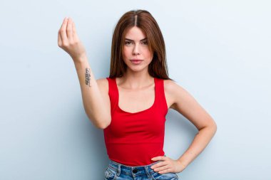 Genç ve güzel bir kadın sana borcunu ödemeni söyleyerek kapiş ya da para hareketi yapıyor.!