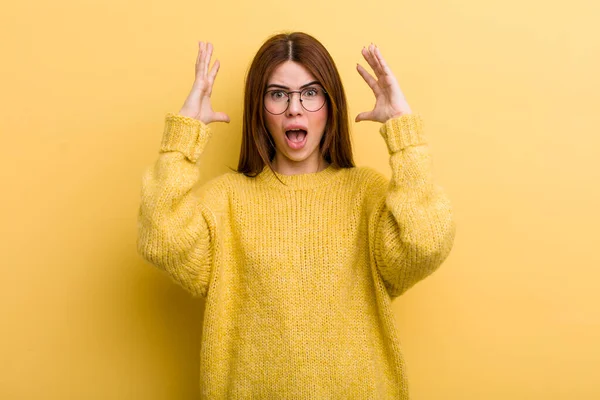 Young Adult Pretty Woman Screaming Hands Air Feeling Furious Frustrated — Stockfoto