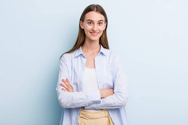 Young Adult Pretty Woman Smiling Camera Crossed Arms Happy Confident — Stockfoto
