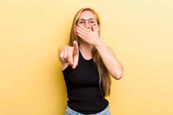 Young Adult Blonde Woman Laughing You Pointing Camera Making Fun — Foto Stock