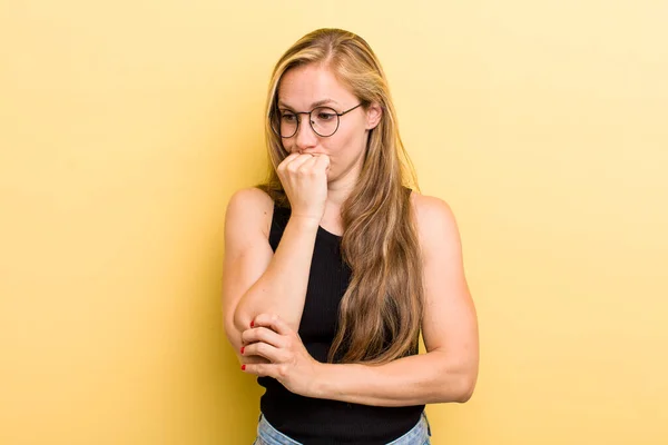Young Adult Blonde Woman Feeling Serious Thoughtful Concerned Staring Sideways — Foto Stock
