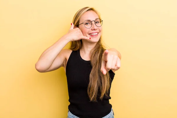 Young Adult Blonde Woman Smiling Cheerfully Pointing Camera While Making — Foto Stock