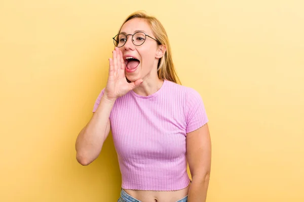 Young Adult Blonde Woman Profile View Looking Happy Excited Shouting — Foto Stock