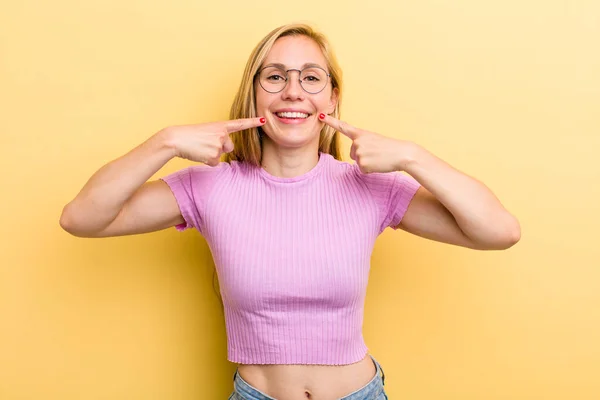 Young Adult Blonde Woman Smiling Confidently Pointing Own Broad Smile — Stockfoto