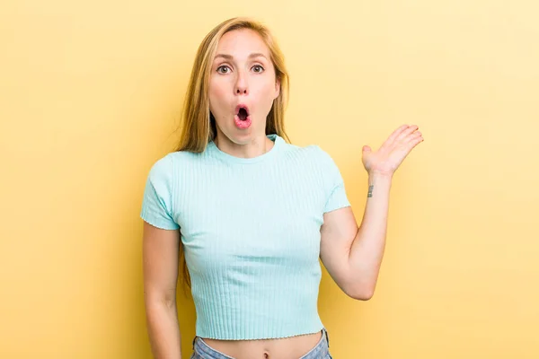 Young Adult Blonde Woman Looking Surprised Shocked Jaw Dropped Holding — Foto de Stock