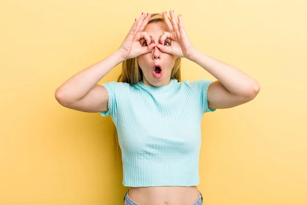 Young Adult Blonde Woman Feeling Shocked Amazed Surprised Holding Glasses — Stockfoto