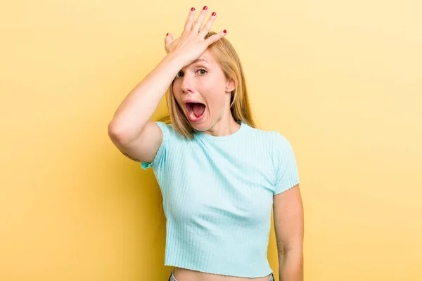 Young Adult Blonde Woman Raising Palm Forehead Thinking Oops Making — Foto Stock