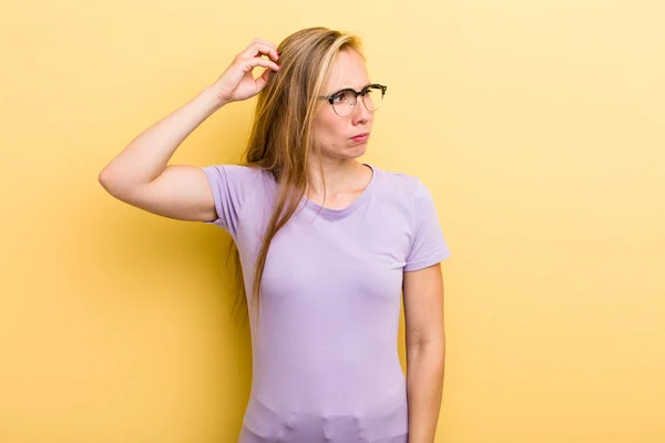 Young Adult Blonde Woman Feeling Puzzled Confused Scratching Head Looking — Stockfoto